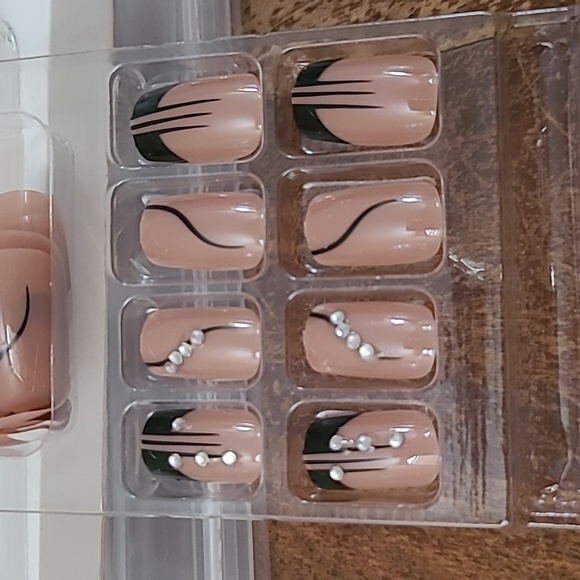 2/$16 Rhinestone Press On Nails - Picture 11 of 11